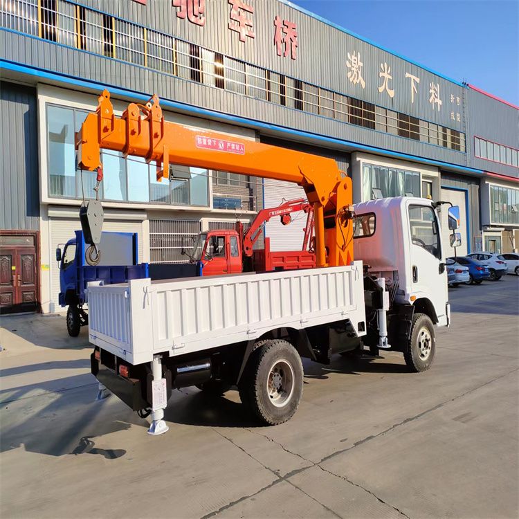 云冈区三轮随车吊定制 农用改装机自备吊中瑞长期出售